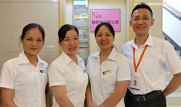 一家依联合越秀区东山街德安社区助93岁独居老人改善居住环境！